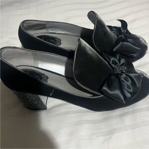 Elegant Black Women's Shoes with Bow Detail